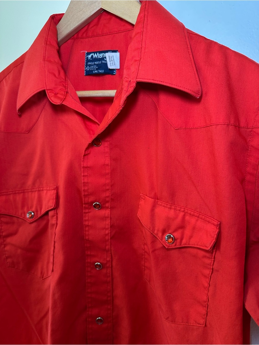 Vintage Wrangler Men's Red Western Snap Shirt Long Tails Size 16.5